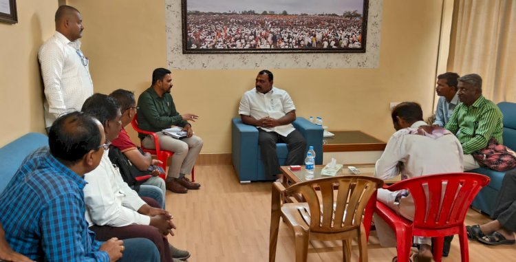 आमदार आवताडे यांनी वाढीव कर स्थगितीबाबत घेतली आढावा बैठक.