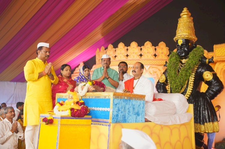 वारकरी सांप्रदायिक हा खऱ्या अर्थाने हिरा आहे - पंडित प्रदीप मिश्रा