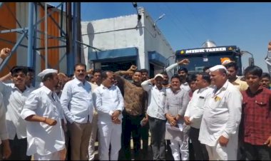 दोडला डेअरीकडून शेतकऱ्यांची लूट पंढरपूर तालुक्यातील शेतकरी आक्रमक.