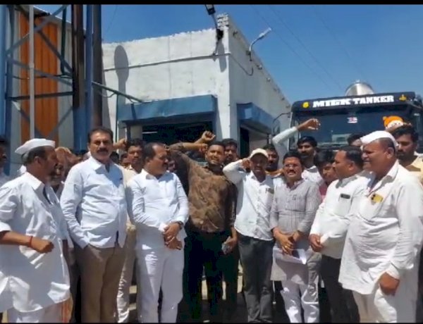 दोडला डेअरीकडून शेतकऱ्यांची लूट पंढरपूर तालुक्यातील शेतकरी आक्रमक.
