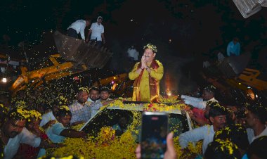 पंढरीत आ.अभिजीत पाटील यांच्या वाढदिवसानिमित्त जल्लोष!