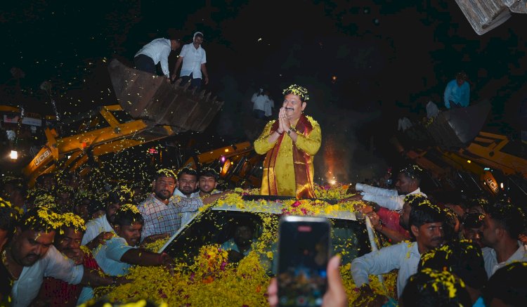 पंढरीत आ.अभिजीत पाटील यांच्या वाढदिवसानिमित्त जल्लोष!