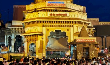 आषाढी यात्रा : l श्री विठ्ठल-रुक्मिणी मंदिराला आकर्षक विद्युत रोषणाई;